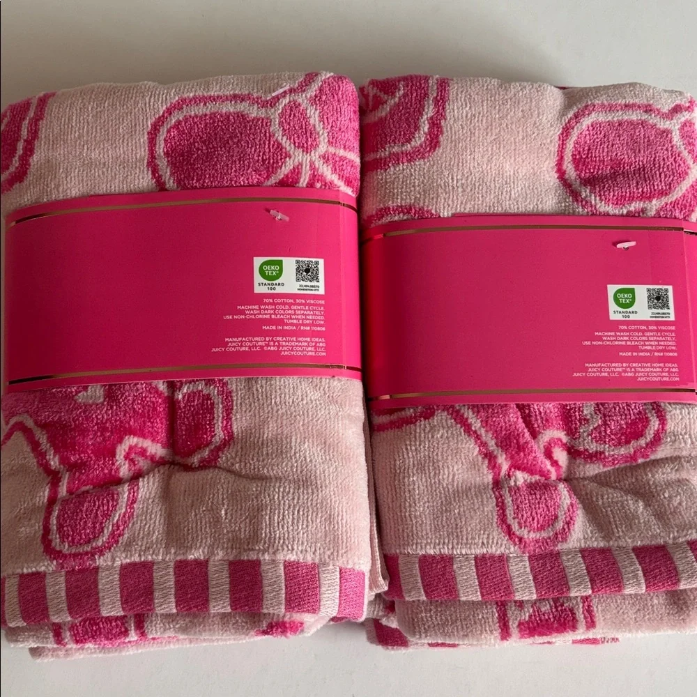 Juicy Couture Pink GINGERBREAD AND BOWS Hand Towels NWT SET OF TWO PINK GINGEY